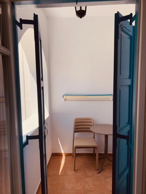 Manousos Rooms Adamantas Eksteriør billede